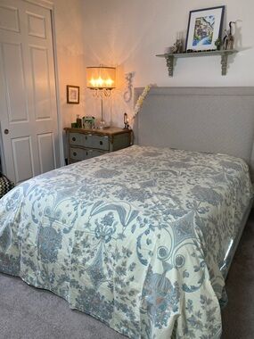 Williamsburg Crown vintage Colonial Flat sheet green blue urns floral ribbons